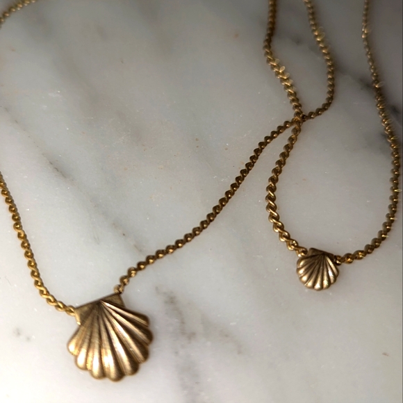 Childs Seashell Set - Necklace+ Bracelet Goldtone - Picture 6 of 8